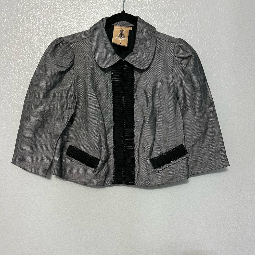 Forever 21 gray and black cropped jacket M